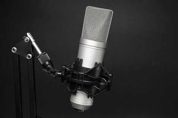 Microphone chuyên dụng trong phòng thu